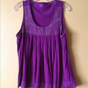 Beautiful purple tank with gold design!